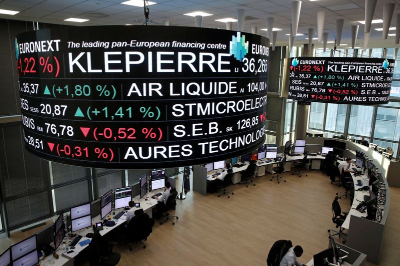 &copy; Reuters. Les Bourses européennes reculent en début de séance. À Paris, le CAC 40 perd 1,35% vers 07h30 GMT. A Londres, le FTSE 100 cède 1% et à Francfort, le Dax abandonne 1,48%. /Photo d'archives/REUTERS/Benoit Tessier