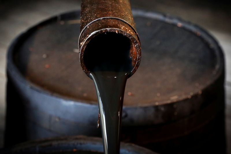 © Reuters. Oil pours out of a spout from Edwin Drake's original 1859 well that launched the modern petroleum industry at the Drake Well Museum and Park in Titusville, Pennsylvania. Picture taken October 2017. REUTERS/Brendan McDermid  