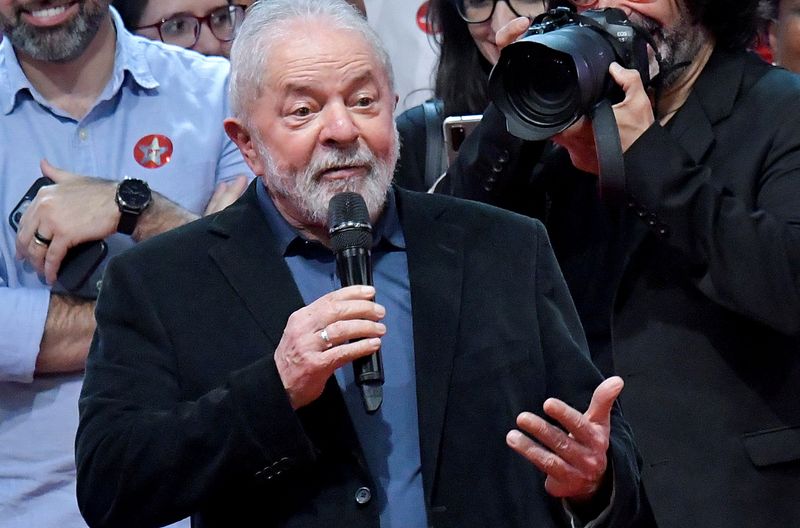 &copy; Reuters. Ex-presidente Luiz Inácio Lula da Silva discursa em evento em Belo Horizonte
09/05/2022 REUTERS/Washington Alves