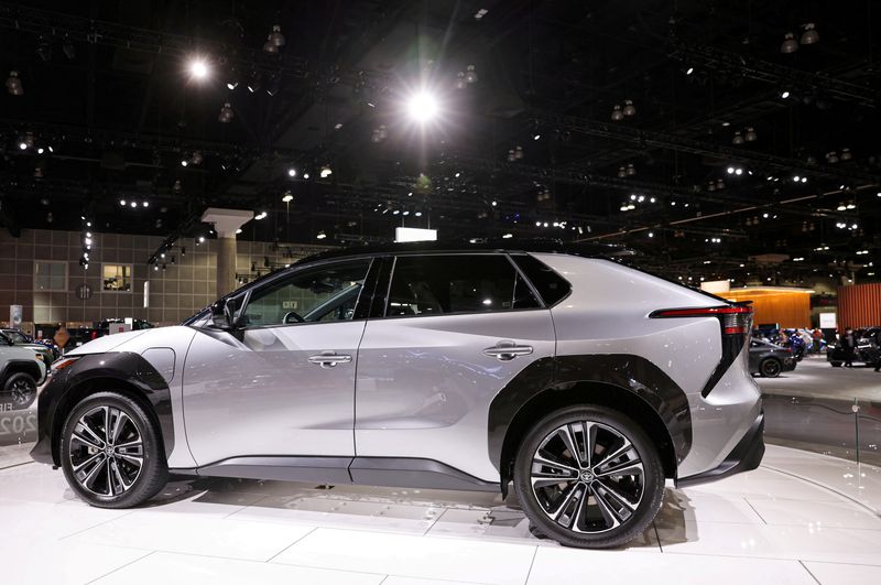 © Reuters. FILE PHOTO: 2023 Toyota bZ4X all-electric SUV is displayed during the 2021 LA Auto Show in Los Angeles, California, U.S. November, 17, 2021. REUTERS/Mike Blake