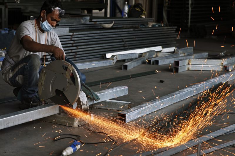 Singapore May manufacturing output up 13.8% y/y amid chip shortage