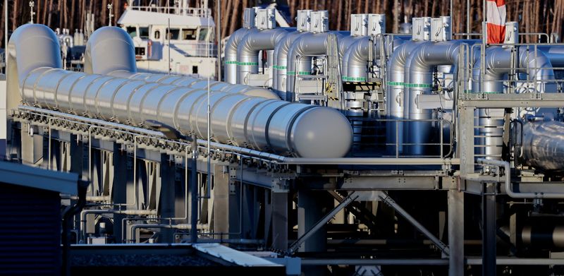 &copy; Reuters. ドイツ経済省はドイツとロシアを結ぶガスパイプライン「ノルドストリーム２」の一部を改造し、バルト海沿いの液化天然ガス（ＬＮＧ）ターミナルとの接続部にすることを検討している。