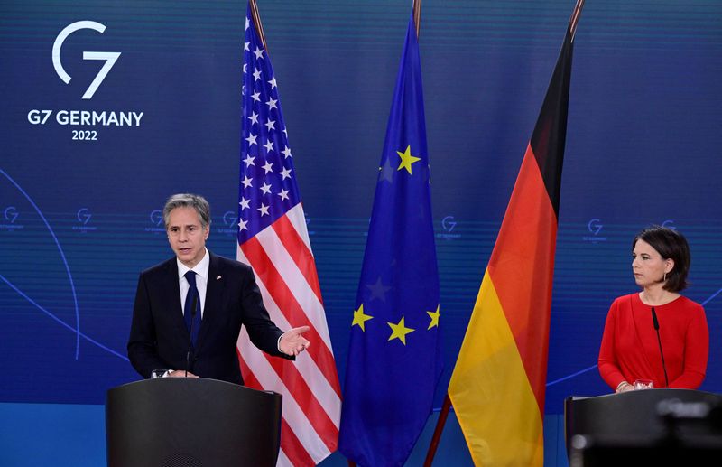 &copy; Reuters. وزير الخارجية الأمريكي أنتوني بلينكن يتحدث في مؤتمر صحفي مشترك مع نظيرته الألمانية في برلين يوم الجمعة. صورة لرويترز. 