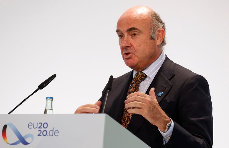 &copy; Reuters. FOTO DE ARCHIVO. El vicepresidente del Banco Central Europeo (BCE), Luis de Guindos, hace una declaración durante la segunda jornada de la reunión informal de ministros de Economía y Finanzas de la UE en Berlín, Alemania. 12 de septiembre de 2020. Odd