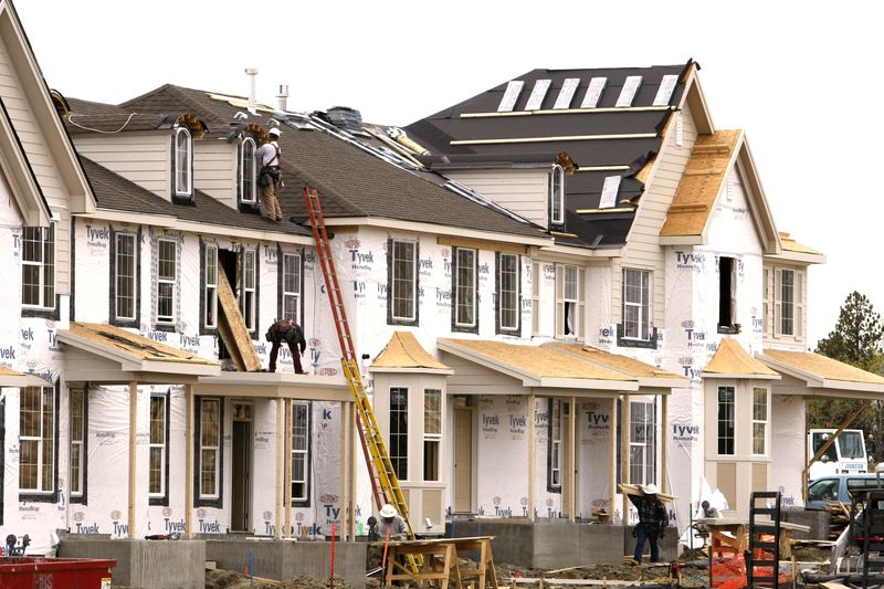 &copy; Reuters. 米商務省は２４日、５月の新築一戸建て住宅販売戸数を発表した。（２００８年５月、米コロラド州デンバーで撮影）２０２２年　ロイター／Rick Wilking）