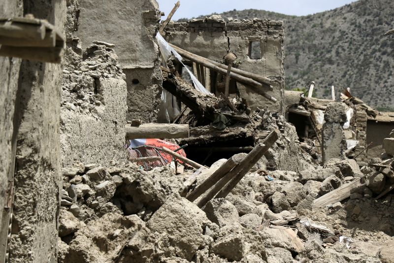 &copy; Reuters. Una vista muestra las casas dañadas tras un reciente terremoto en Gayan, Afganistán. 23 de junio, 2022. REUTERS/Stringer
