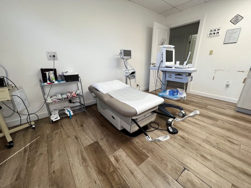© Reuters. A view of the medical bed and the procedure room where abortions once took place, inside Tulsa Women's Clinic, in Tulsa, Oklahoma, U.S. June 20, 2022. Picture taken June 20, 2022. REUTERS/Liliana Salgado