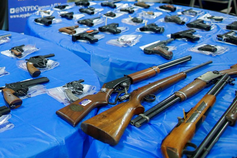 © Reuters. FILE PHOTO: Guns are displayed after a gun buyback event organized by the New York City Police Department (NYPD), in the Queens borough of New York City, U.S., June 12, 2021. REUTERS/Eduardo Munoz/