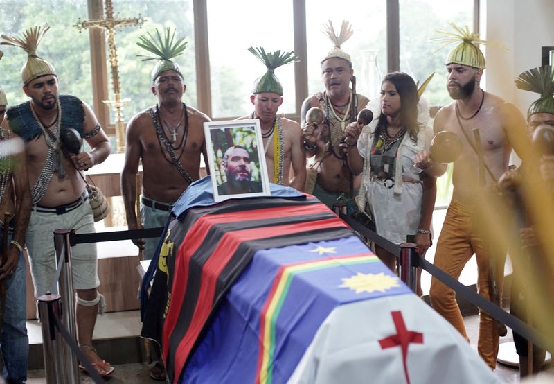 &copy; Reuters. Corpo de Bruno Pereira é velado e cremado em cerimônia com despedida indígena
24/06/2022
REUTERS/Diego Nigro
