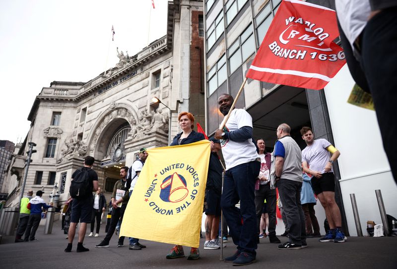 &copy; Reuters. FILE PHOTO: Rail workers stand at a picket line while on strike outside Waterloo station, on the third day of national rail strikes, in London, Britain, June 23, 2022. REUTERS/Henry Nicholls