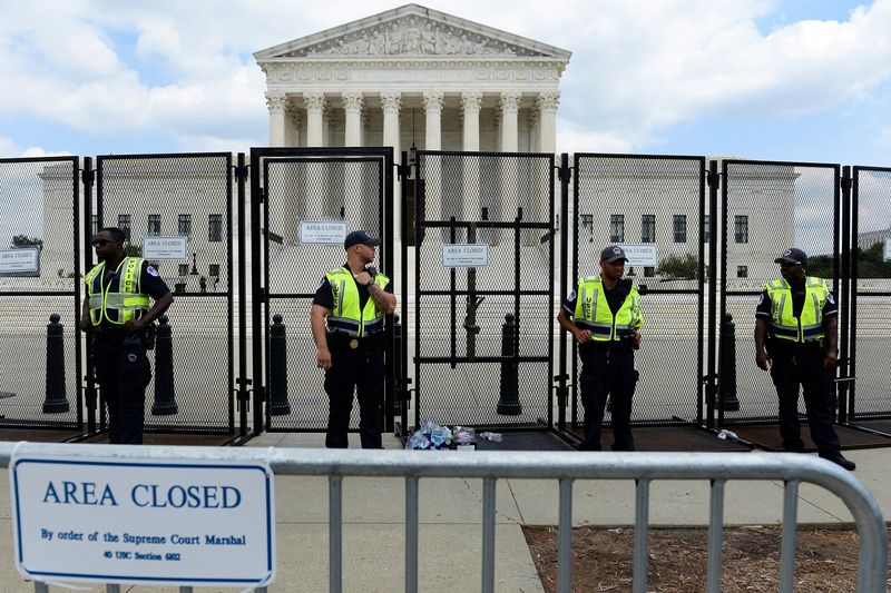 &copy; Reuters. FILE PHOTO: Supreme Court Police line up outside the United States Supreme Court as the court rules in the Dobbs v Women's Health Organization abortion case, overturning the landmark Roe v Wade abortion decision in Washington, U.S., June 24, 2022. REUTERS