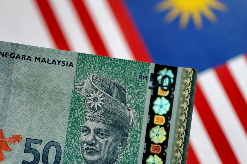 &copy; Reuters. A Malaysia Ringgit note is seen in this illustration photo June 1, 2017.     REUTERS/Thomas White/Illustration/Files