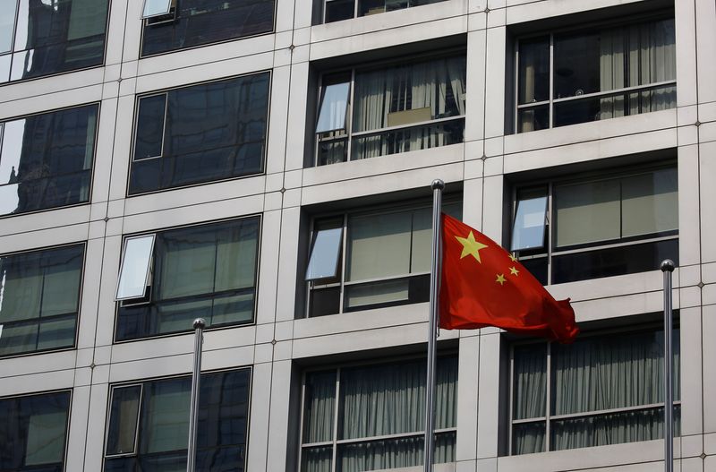 &copy; Reuters. A Chinese national flag flutters near the building of China Securities Regulatory Commission (CSRC) at the Financial Street area in Beijing, China July 16, 2020. REUTERS/Tingshu Wang/Files