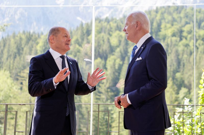 &copy; Reuters. German Chancellor Olaf Scholz welcomes U.S. President Joe Biden ahead of their meeting on the day of G7 leaders summit at Bavaria's Schloss Elmau castle, near Garmisch-Partenkirchen, Germany June 26, 2022. REUTERS/Leonhard Foeger/Pool