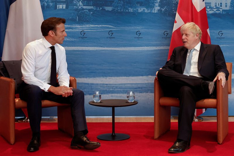 &copy; Reuters. French President Emmanuel Macron and British Prime Minister Boris Johnson hold a bilateral meeting during a G7 leaders summit at Bavaria's Schloss Elmau castle, near Garmisch-Partenkirchen, Germany June 26, 2022. REUTERS/Benoit Tessier/Pool