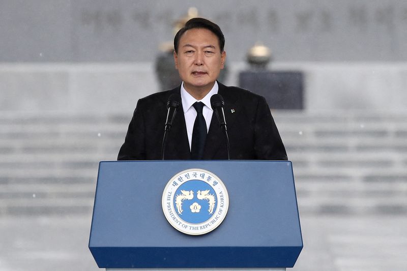 &copy; Reuters. الرئيس الكوري الجنوبي يون سوك-يول يتحدث في سول يوم السادس من يونيو حزيران 2022. صورة لرويترز من ممثل لوكالات الأنباء.