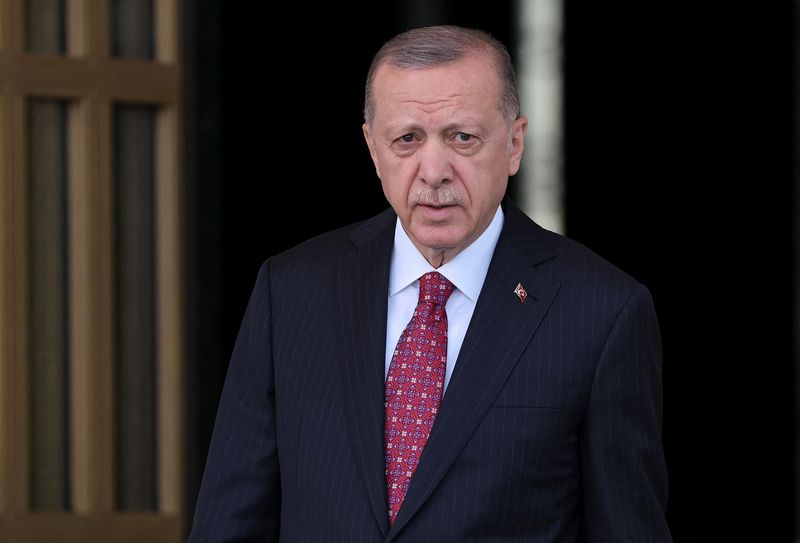 &copy; Reuters. 　トルコのエルドアン大統領は、北大西洋条約機構（ＮＡＴＯ）首脳会議を前にスウェーデン、フィンランド、およびＮＡＴＯ首脳らと６月２８日に一連の会談を予定している。２２日、ア