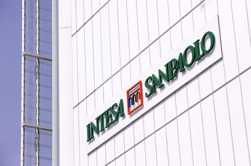 Intesa Sanpaolo shares rise after ECB's green light to buyback plan