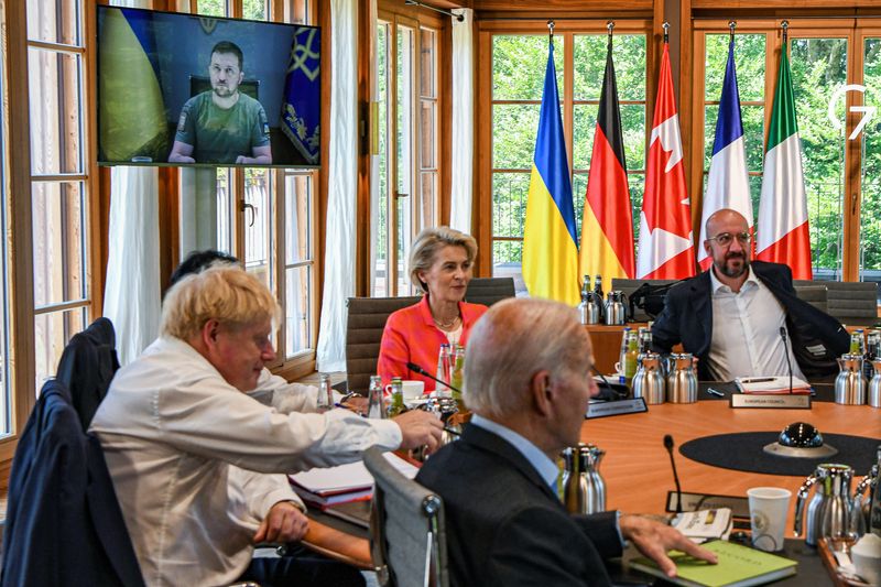 &copy; Reuters. Presidente da Ucrânia, Volodymyr Zelenskiy, dirige-se a líderes do G7, reunidos na Alemanha, por link de vídeo
27/06/2022 Kenny Holston/Pool via REUTERS