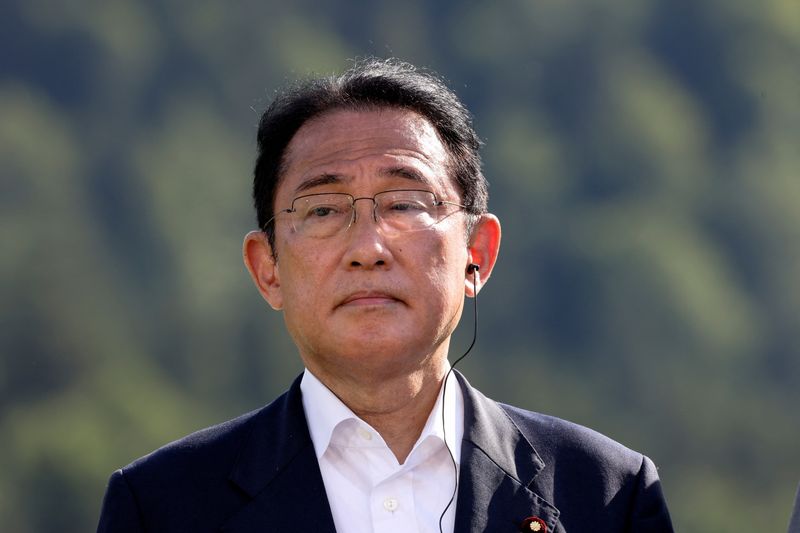 &copy; Reuters. Le Premier ministre japonais Fumio Kishida assiste au sommet des dirigeants du G7 au château bavarois Schloss Elmau, près de Garmisch-Partenkirchen, en Allemagne. Le Japon ferait pression pour retirer un objectif lié aux véhicules à émissions nulles