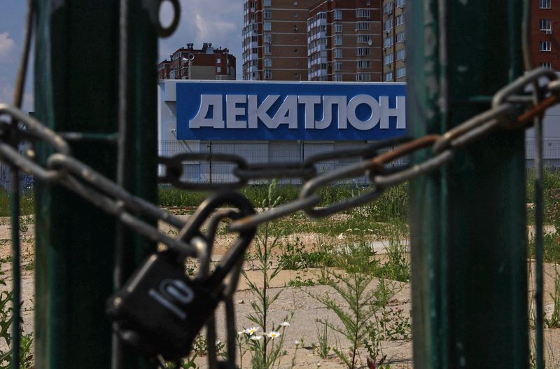 &copy; Reuters. The logo of the Decathlon sporting goods retailer is seen on a closed store in Mytishchi outside Moscow, Russia June 27, 2022. REUTERS/Evgenia Novozhenina