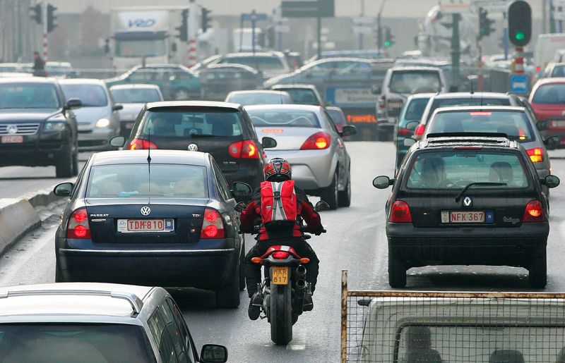 &copy; Reuters. FILE PHOTO: Cars drive along a road in central Brussels February 7, 2007.  REUTERS/Yves Herman (BELGIUM)/File Photo