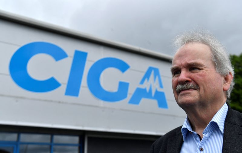 © Reuters. Irwin Armstrong, founder and CEO of CIGA Healthcare Ltd. poses for a photograph after an interview with Reuters at his factory, in Ballymena, Northern Ireland June 17, 2022. REUTERS/Clodagh Kilcoyne