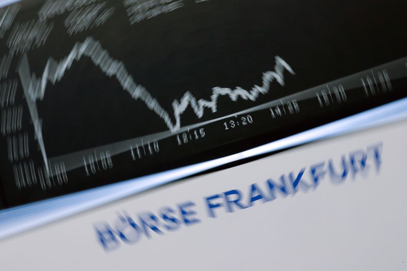 &copy; Reuters. شاشة تعرض مؤشر داكس الألماني في بورصة فرانكفورت بصورة من أرشيف رويترز.