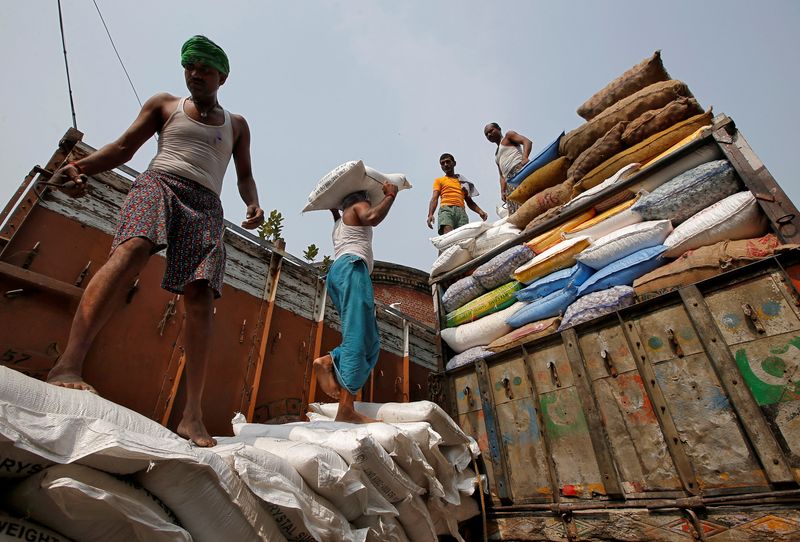 &copy; Reuters. FILE PHOTO: A labourer carries a sack filled with sugar to load it onto a supply truck at a wholesale market in Kolkata, India, November 14, 2018. REUTERS/Rupak De Chowdhuri