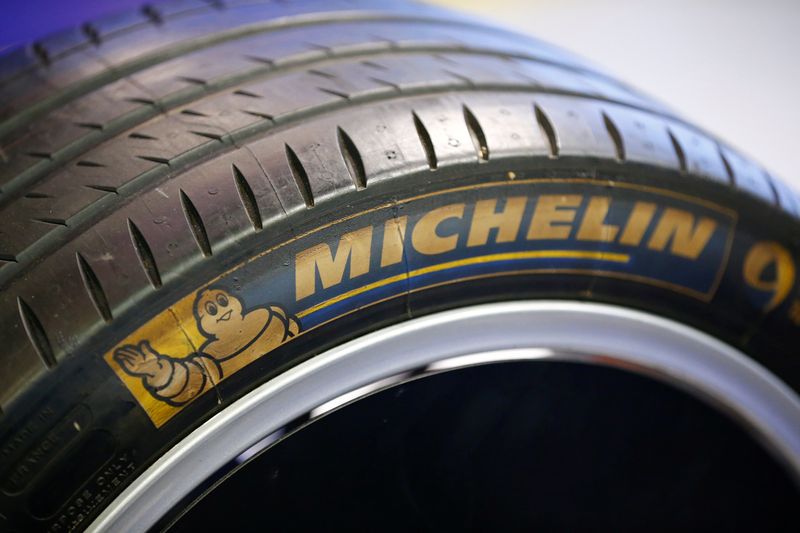 &copy; Reuters. Foto de archivo del logo de Michelin en un neumático de la Formula E 
Mar 9, 2016.    REUTERS/Wolfgang Rattay