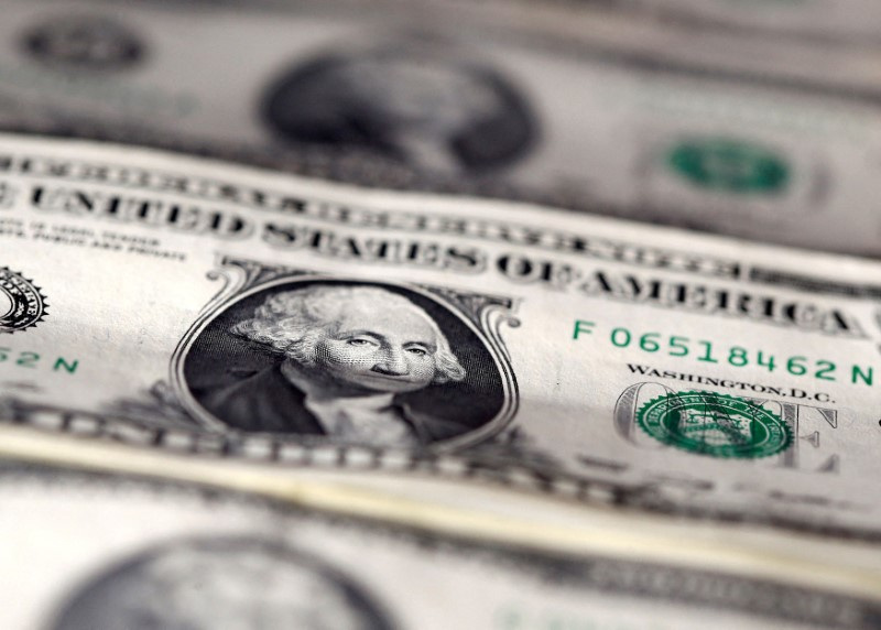Dólar ganha fôlego ante real com piora externa e receios fiscais