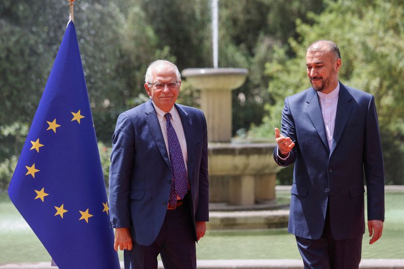 &copy; Reuters. FOTO DE ARCHIVO: El ministro de Asuntos Exteriores de Irán, Hossein Amir-Abdollahian, se reúne con el Alto Representante de la Unión Europea para Asuntos Exteriores y Política de Seguridad, Josep Borrell, en Teherán, Irán. 25 de junio de 2022. Majid