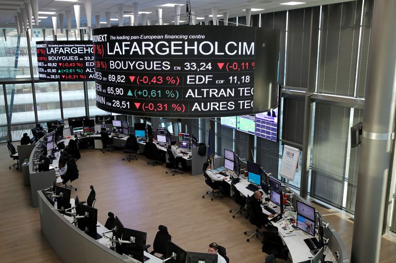 &copy; Reuters. Telão mostra variações do mercado acionário na Bolsa de Valores de Paris
14/12/2016
REUTERS/Benoit Tessier