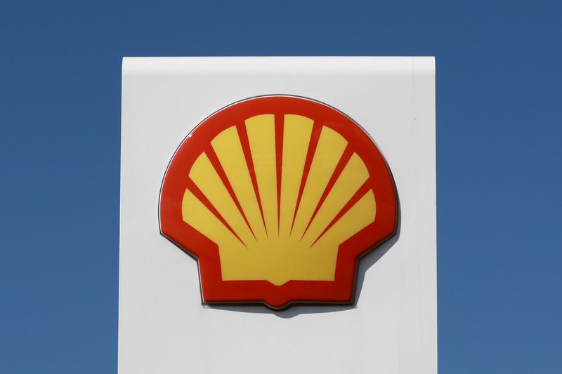 &copy; Reuters. A view shows a board with the logo of Shell at the company's fuel station in Saint Petersburg, Russia May 6, 2022. REUTERS/Anton Vaganov