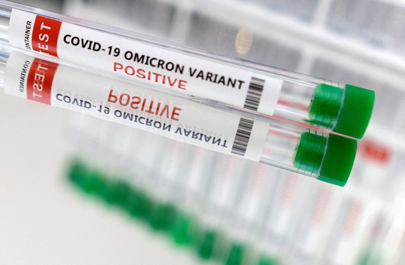 &copy; Reuters. FILE PHOTO: Test tube labelled "COVID-19 Omicron variant test positive" is seen in this illustration picture taken January 15, 2022. REUTERS/Dado Ruvic/Illustration