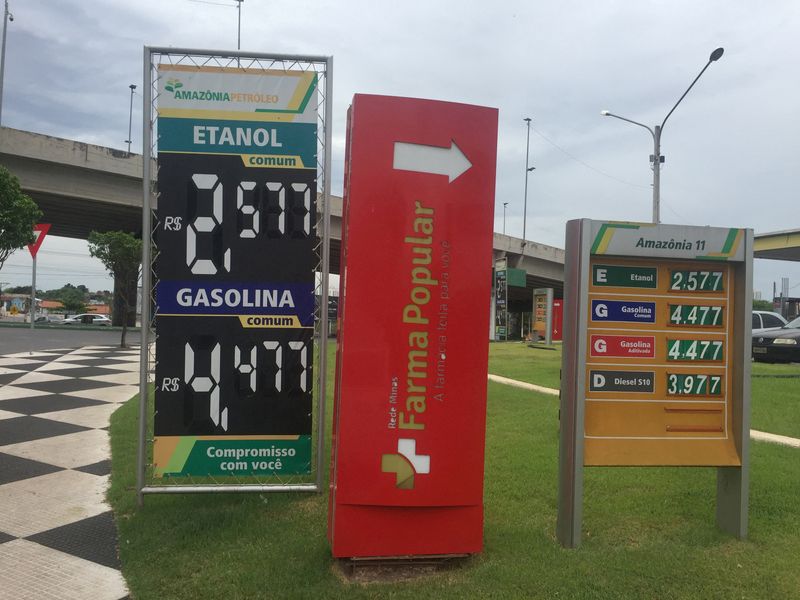 &copy; Reuters. FILE PHOTO: A placard shows prices for ethanol and gasoline at a gas station in Cuiaba, Brazil October 2, 2019. Picture taken October 2, 2019. REUTERS/Marcelo Teixeira/File Photo