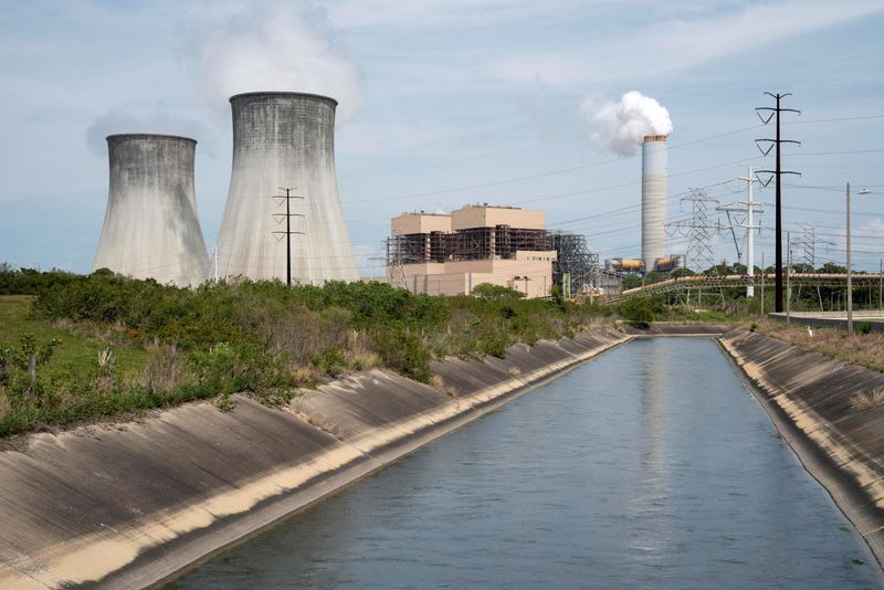 &copy; Reuters. FILE PHOTO: Steam rises from the cooling towers of the coal-fired power plant at Duke Energy's Crystal River Energy Complex in Crystal River, Florida, U.S., March 26, 2021. REUTERS/Dane Rhys/File Photo