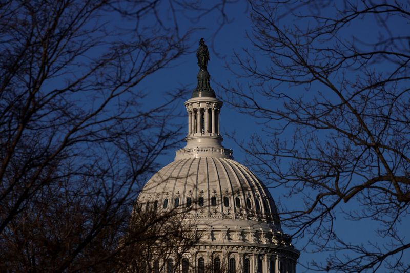 © Reuters. FILE PHOTO: A view of the U.S. Capitol building as the sunrises in Washington, U.S., February 10, 2022. REUTERS/Brendan McDermid/File Photo