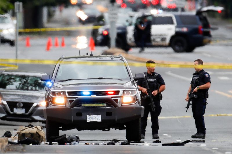 加ブリティッシュコロンビア州の銀行で銃撃戦、容疑者2人射殺