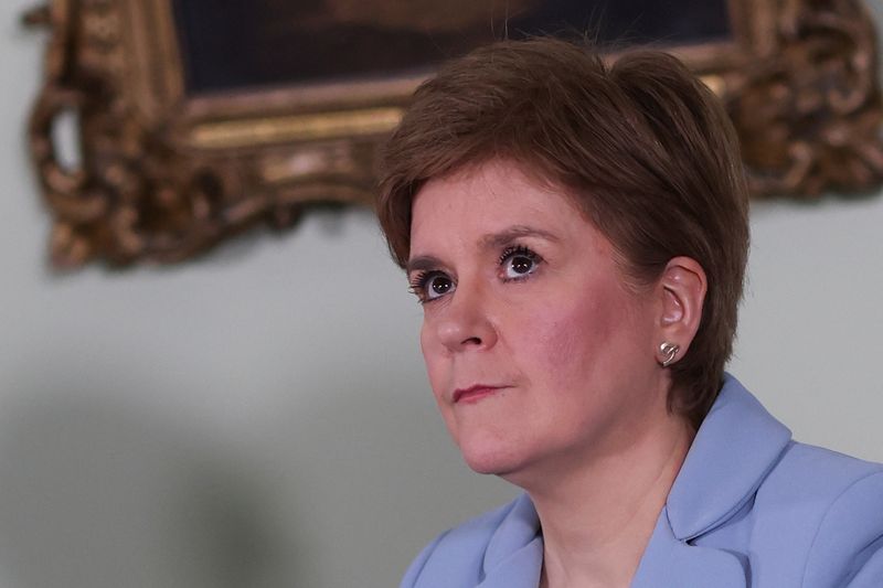 &copy; Reuters. FILE PHOTO: Scotland’s First Minister Nicola Sturgeon speaks at a news conference on a proposed second referendum on Scottish independence, at Bute House in Edinburgh, Scotland, June 14, 2022. REUTERS/Russell Cheyne/Pool