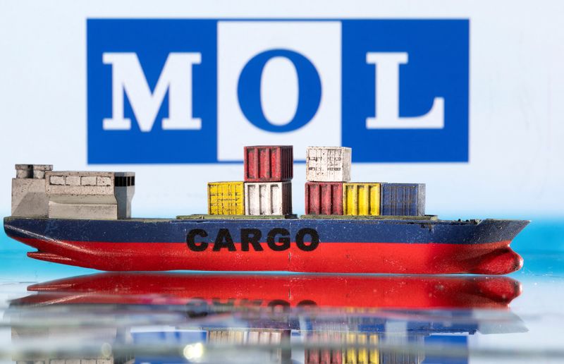&copy; Reuters. FILE PHOTO: A cargo ship boat model is pictured in front of Mitsui O.S.K. Lines (MOL) logo in this illustration taken March 3, 2022. REUTERS/Dado Ruvic/Illustration/File Photo