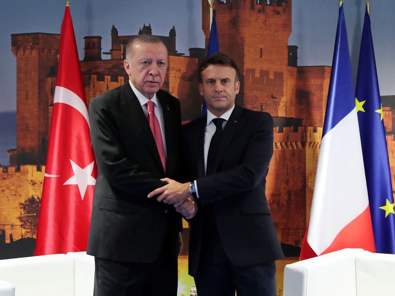 Otan: Macron salue auprès d'Erdogan l'accord trouvé sur la Suède et la Finlande