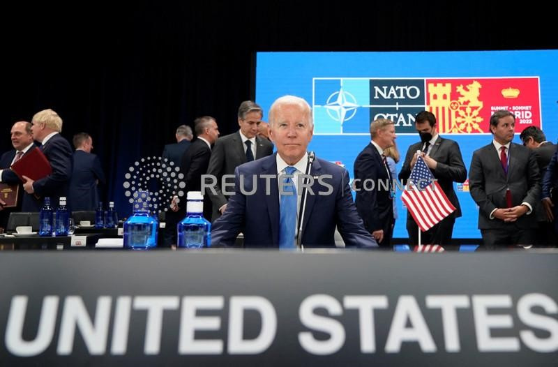 &copy; Reuters. Il presidente degli Stati Uniti Joe Biden attende l'inizio di un summit Nato a Madrid. 29 giugno 2022. Susan Walsh/Pool via REUTERS