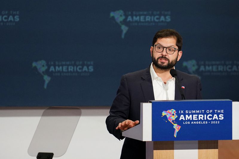 &copy; Reuters. Presidente do Chile, Gabriel Boric, discursa na Cúpula das Américas, em Los Angeles
10/06/2022 REUTERS/Lauren Justice