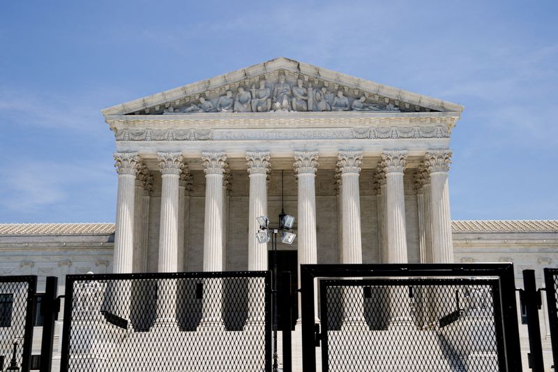 &copy; Reuters. FILE PHOTO: The U.S. Supreme Court building is seen in Washington, U.S., June 26, 2022. REUTERS/Elizabeth Frantz