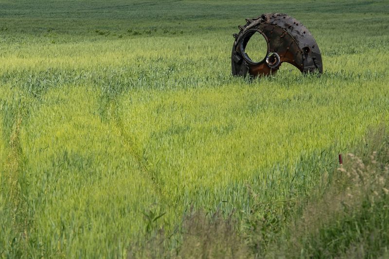 &copy; Reuters. FILE PHOTO: A turret of a destroyed armoured fighting vehicle is seen in a wheat field, as Russia's attack on Ukraine continues, outside the town of Ichnia, in Chernihiv region, Ukraine June 7, 2022.  REUTERS/Vladyslav Musiienko/File Photo