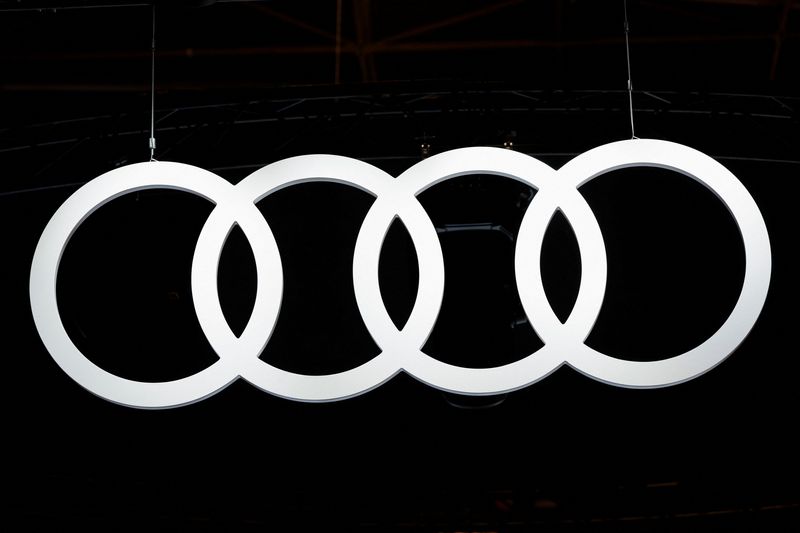 &copy; Reuters. شعار شركة أودي صانعة السيارات الفاخرة في مجموعة فولكسفاجن الألمانية - صورة من أرشيف رويترز. 