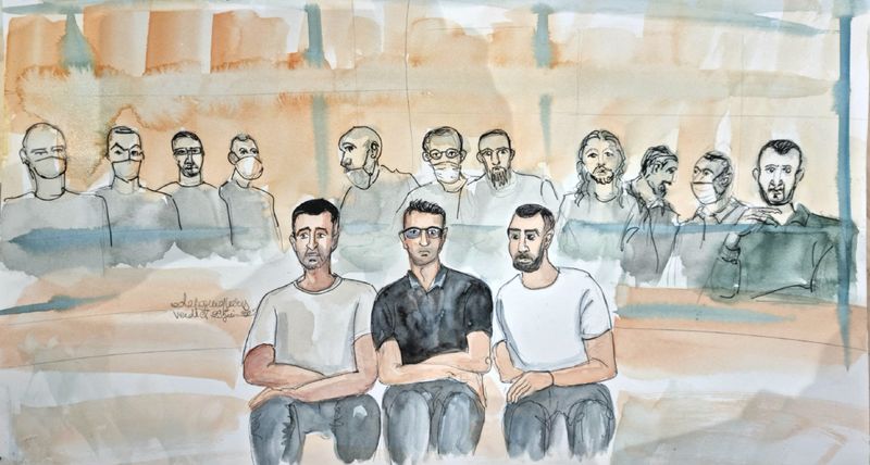 © Reuters. An artist's sketch shows Salah Abdeslam (R), one of the accused, who is widely-believed to be the only surviving member of the group suspected of carrying out the attacks, and the other accused during the verdict in the trial of the Paris' November 2015 attacks at the Paris courthouse on the Ile de la Cite in Paris, France, June 29, 2022. Elisabeth de Pourquery/France Televisions via Reuters  