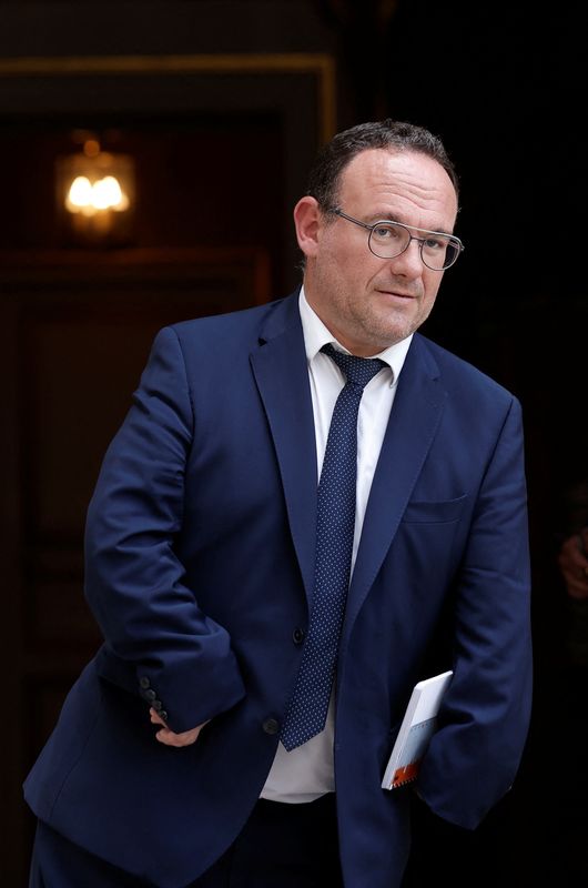 &copy; Reuters. وزير المعاقين الفرنسي داميان أباد في فندق في باريس يوم 21 يونيو حزيران 2022. تصوير: بنوا تيسييه - رويترز. 