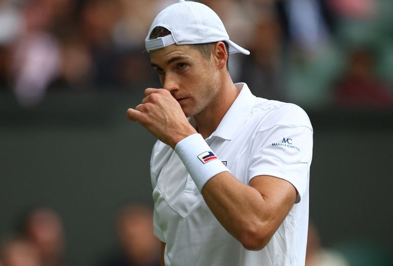 Tennis-Isner hails Murray after ending his Wimbledon hopes